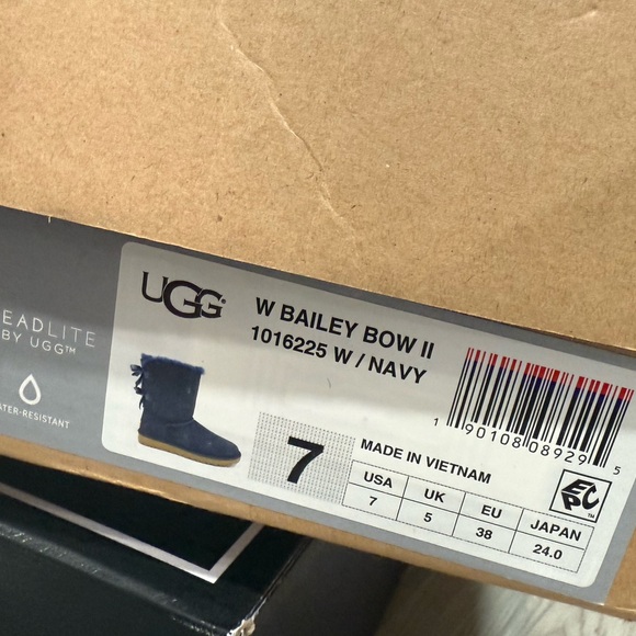 UGG BAILEY BOW II Womens Boots navy size 7 US - Picture 6 of 6